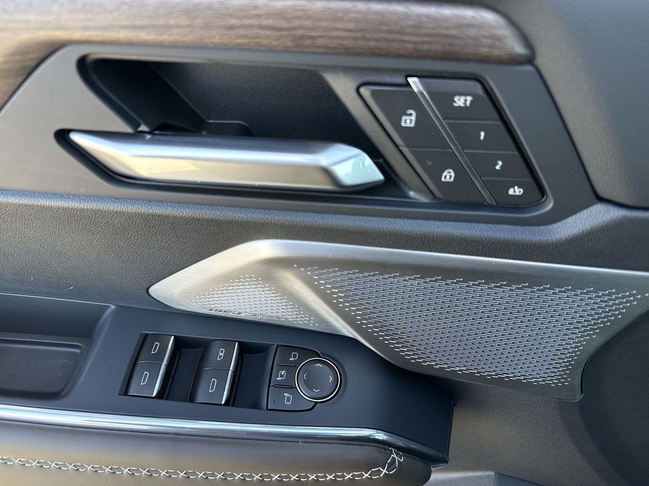 2027 GMC Acadia Denali Ultimate