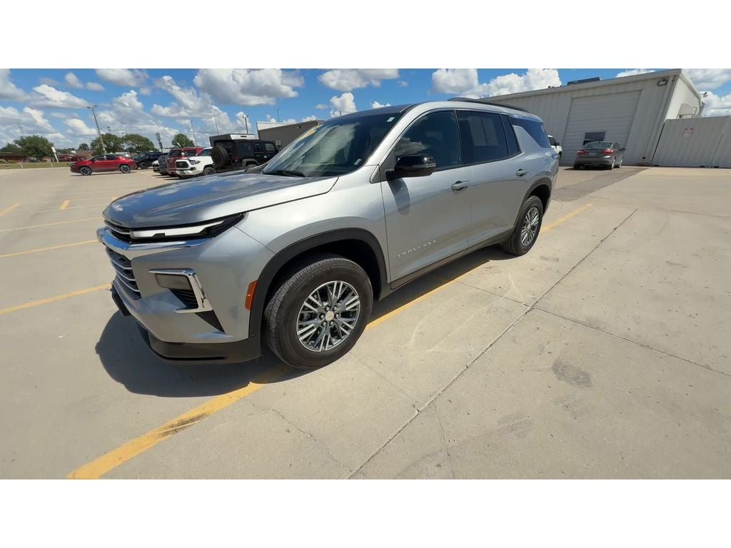 2025 Chevrolet Traverse LT
